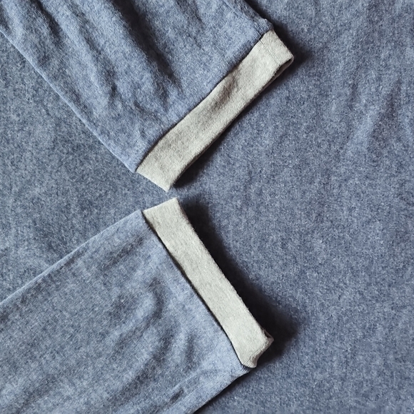 Womens v neck trim basic top sz XL - Picture 3 of 5